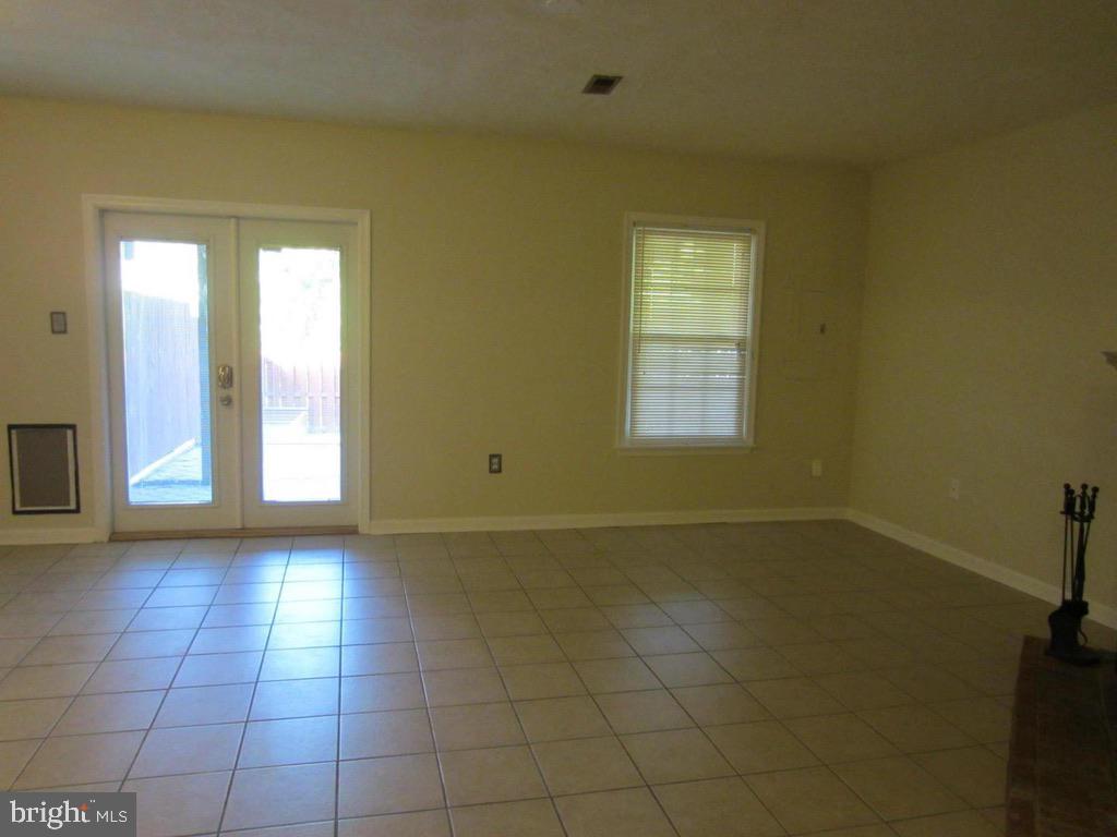 STONE RIVER - Residential Lease