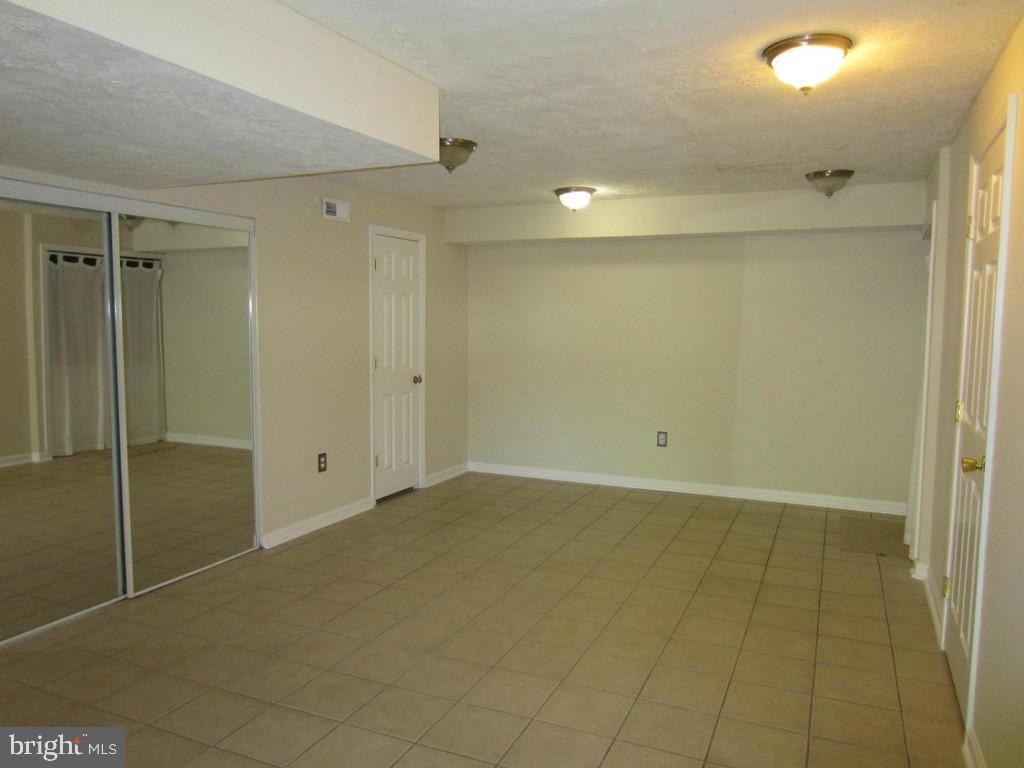 STONE RIVER - Residential Lease