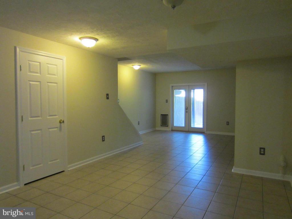 STONE RIVER - Residential Lease