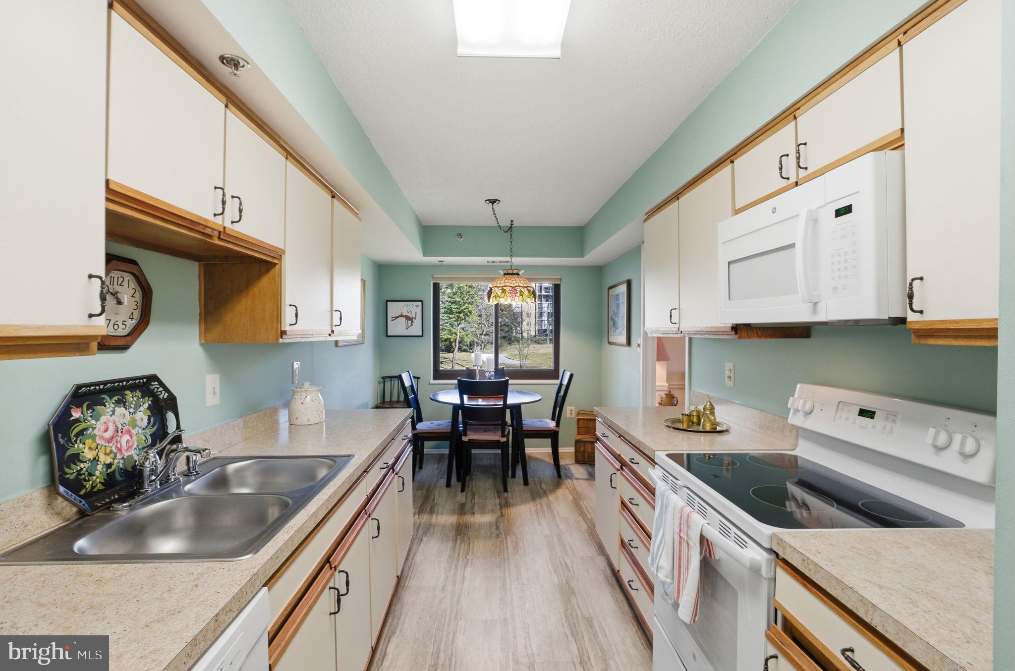 LEISURE WORLD - Residential