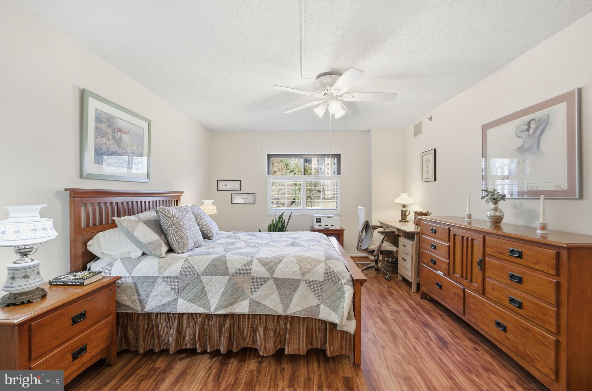 LEISURE WORLD - Residential