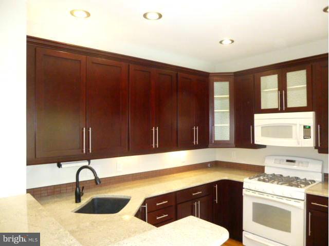 STONEGATE - Residential