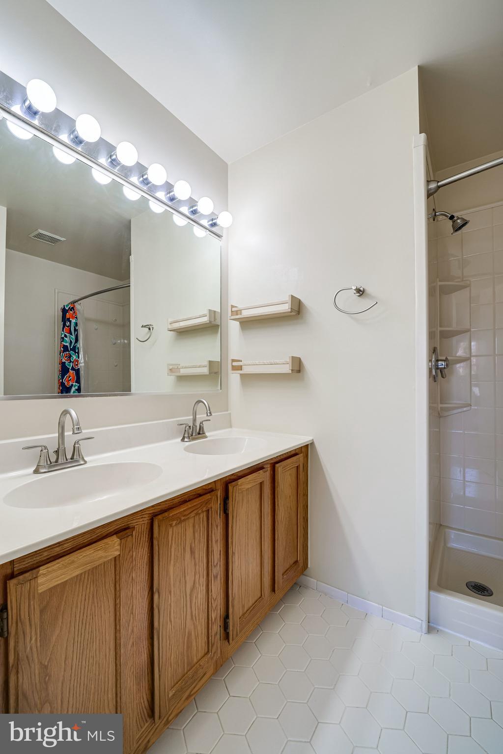 KINGSTOWNE - Residential