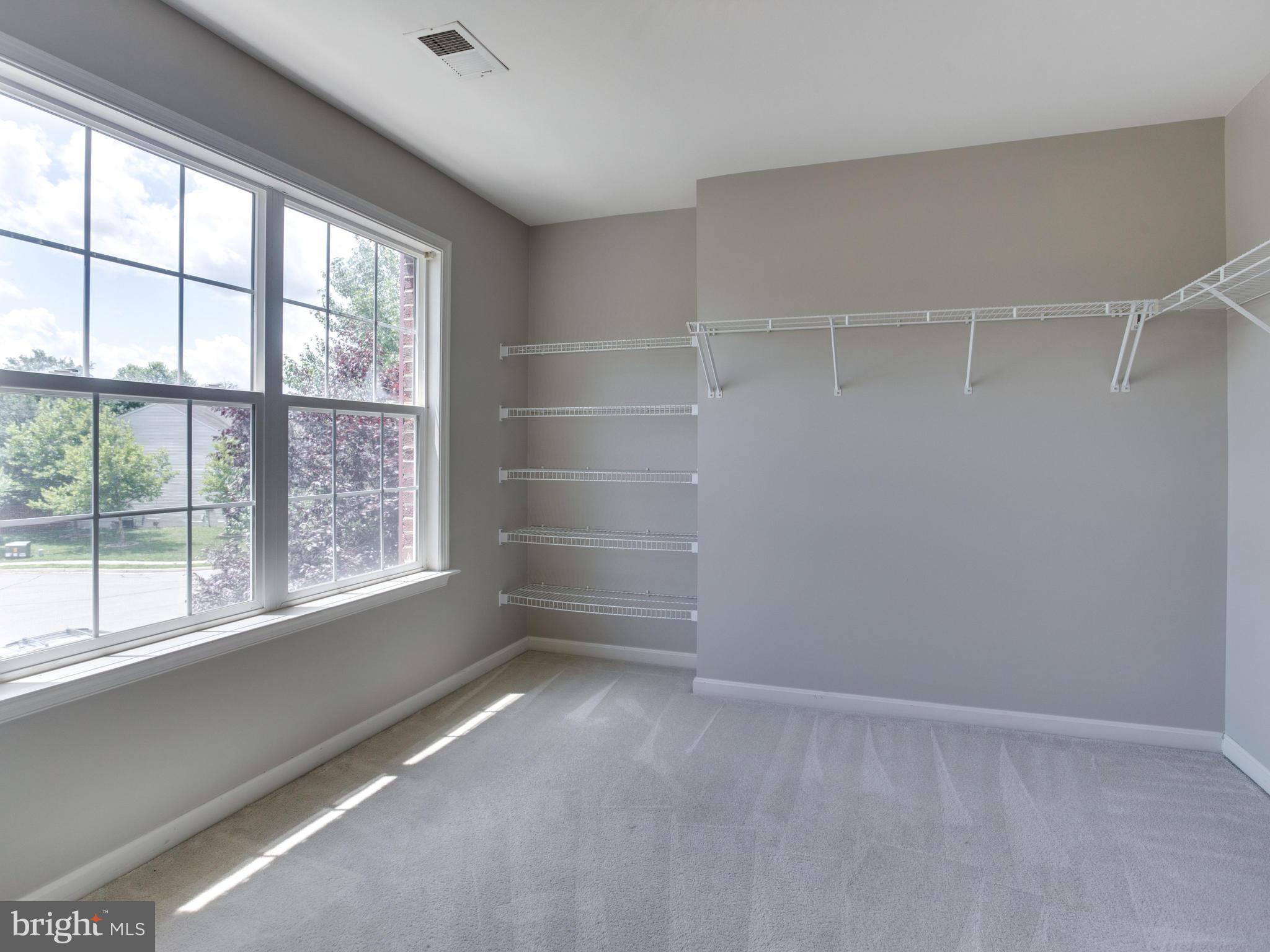 YOUNG ESTATE - Residential