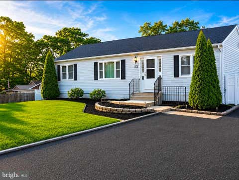 Homes For Sale - 208 W Arctic Avenue<br/> MINOTOLA, NJ 08341