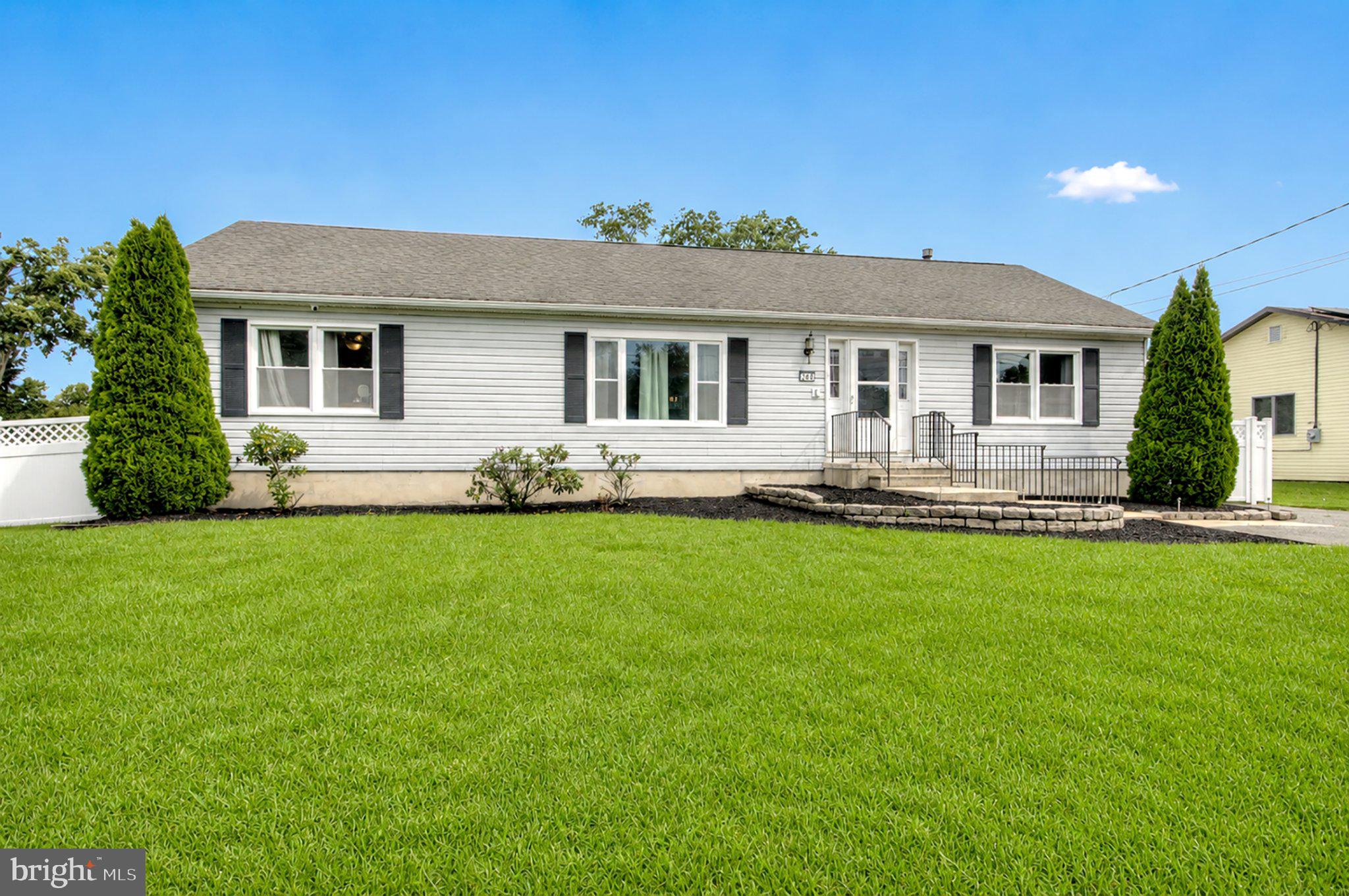 208 W ARCTIC AVENUE