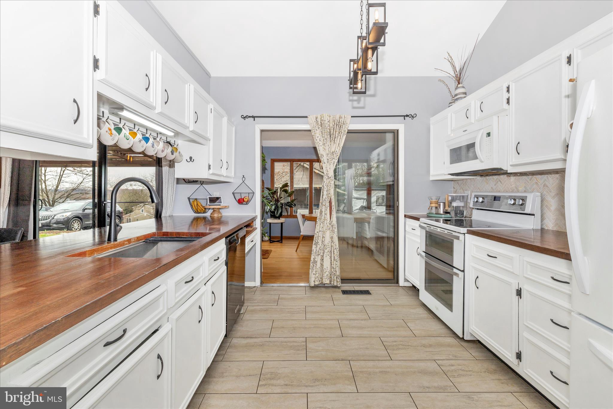 THE MEADOWS - Residential