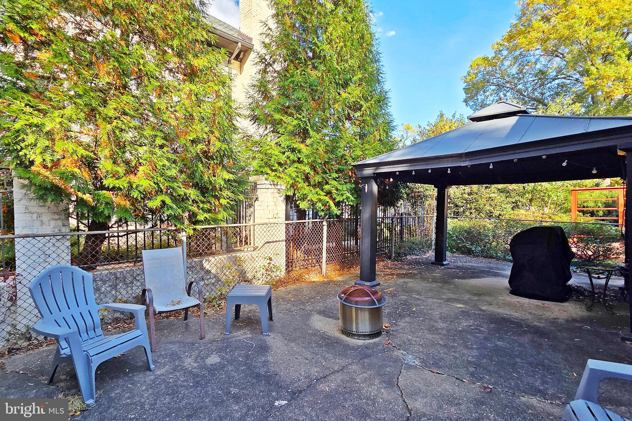 ARLINGTON RIDGE - Residential