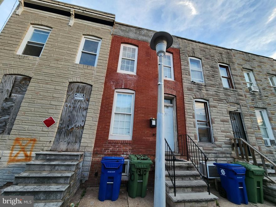 ONLINE AUCTION: Bidding begins 11/9/2023 @ 10:00 AM. Bidding ends 11/13/2023 @ 11:30 AM. List Price is Suggested Opening Bid. Deposit: $5,000.

This 2-story townhouse is situated in the Mount Clare area of Baltimore. It's conveniently located near Mount Clare Junction and is just minutes from both Carroll Park and Carroll Park Golf Course. The property provides easy access to the major traffic artery, Wilkens Ave. It is currently believed to be vacant.