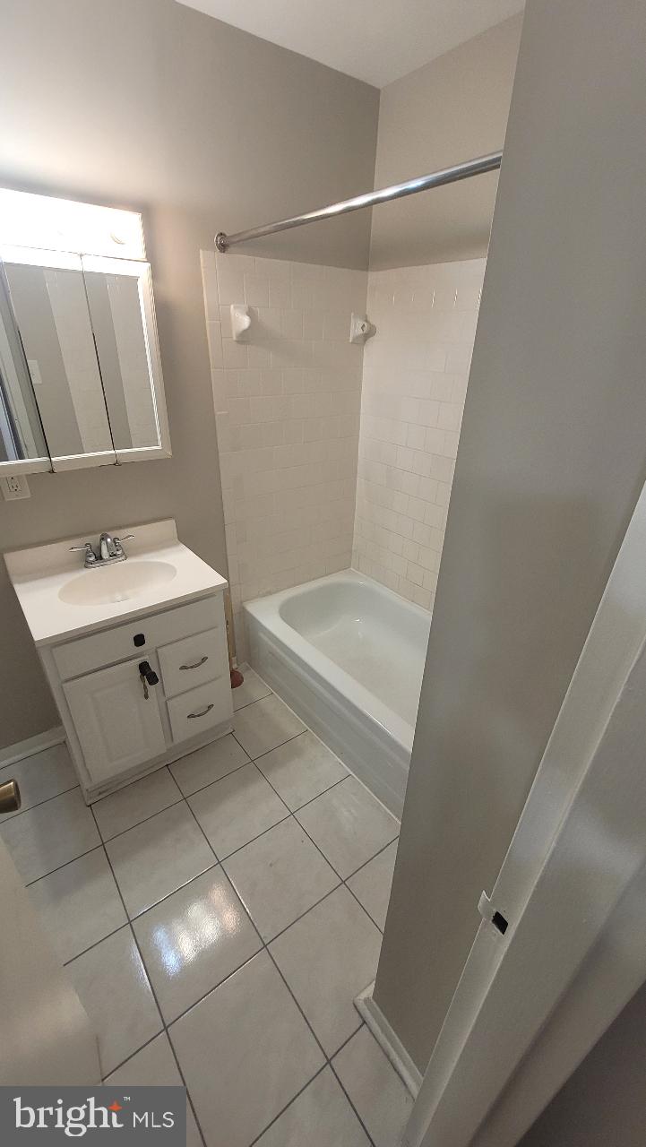 TREETOP CONDO - Residential