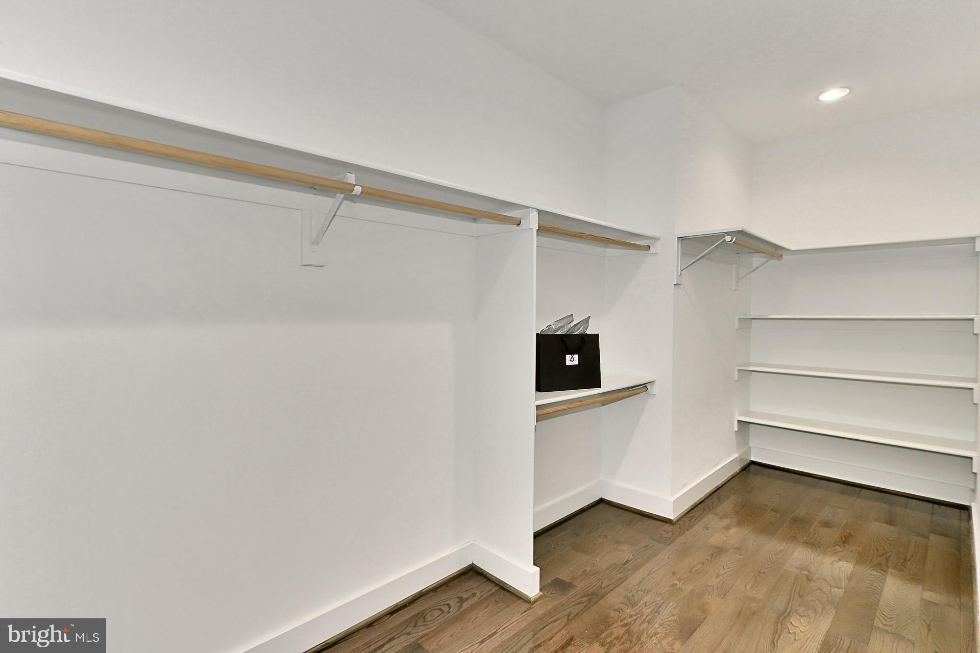 PIMMIT HILLS - Residential