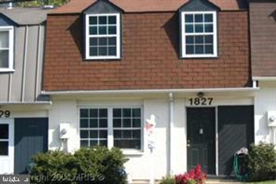 4 bedrooms 2 baths townhome condo close to shopping .Tenant occupied. Excellent investment opportunity with a rental income of $2,464.00 .  Tenant will stay. Please call tenant for access property.
