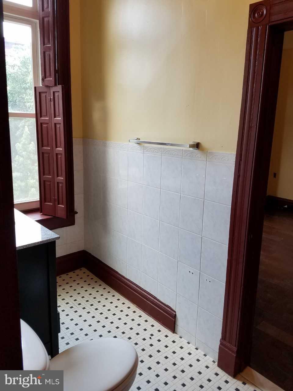 HOLLINS MARKET - Residential Lease