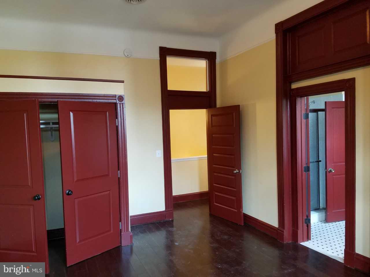 HOLLINS MARKET - Residential Lease