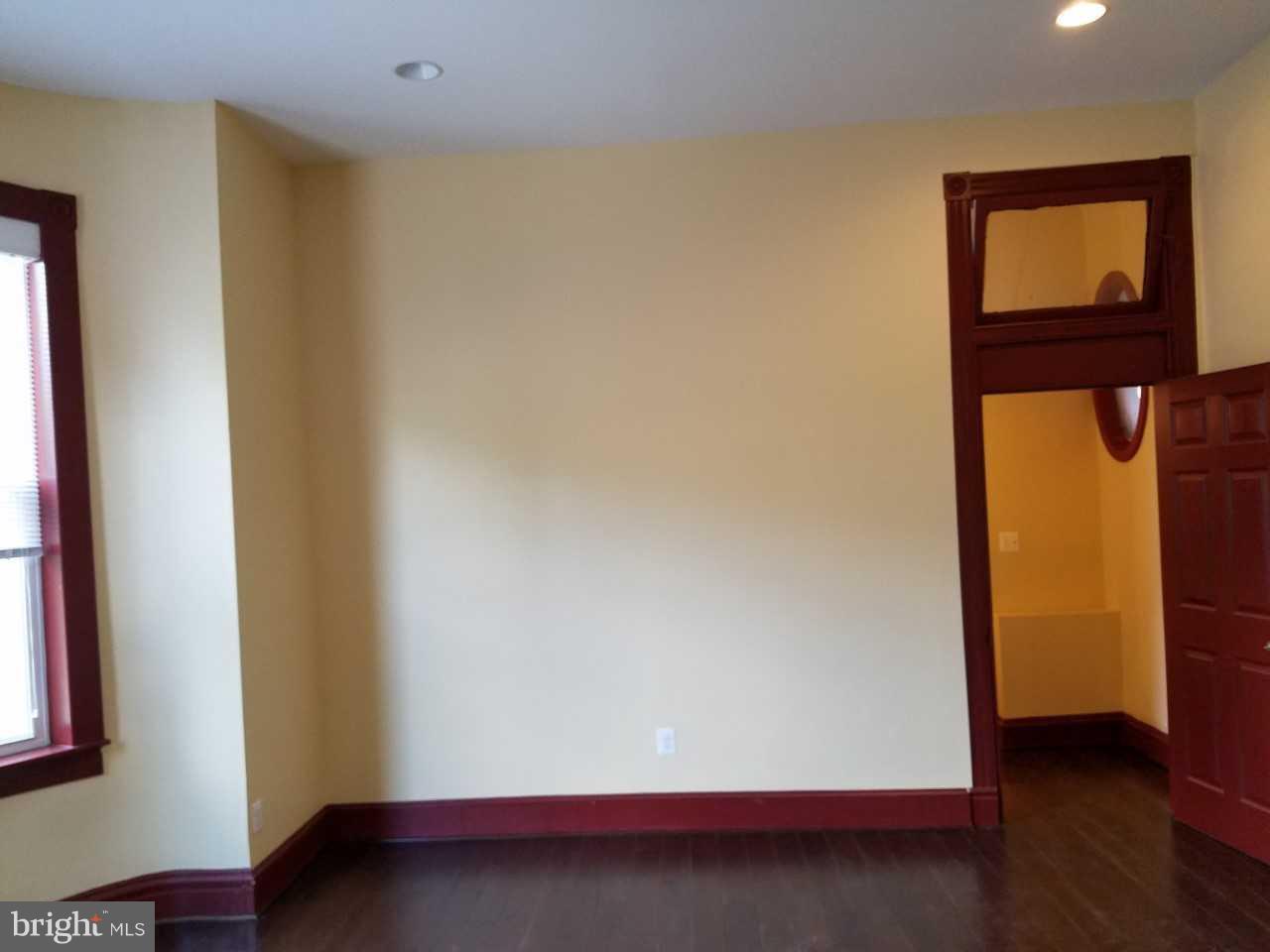 HOLLINS MARKET - Residential Lease