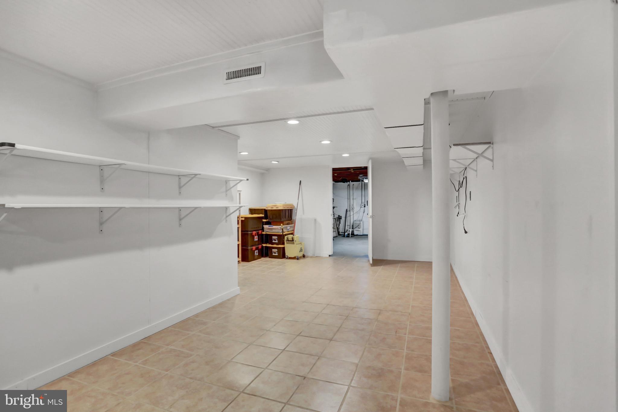 COUNTRY CLUB - Residential