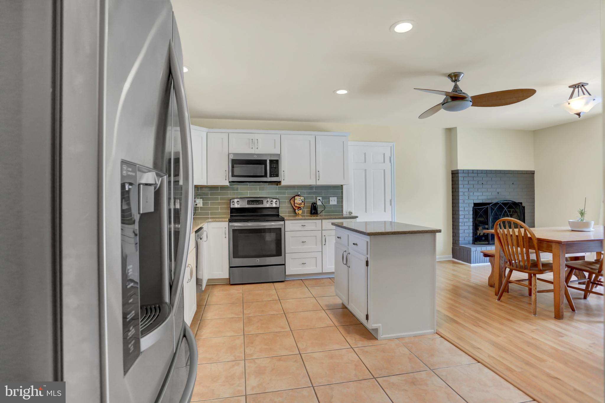 COUNTRY CLUB - Residential