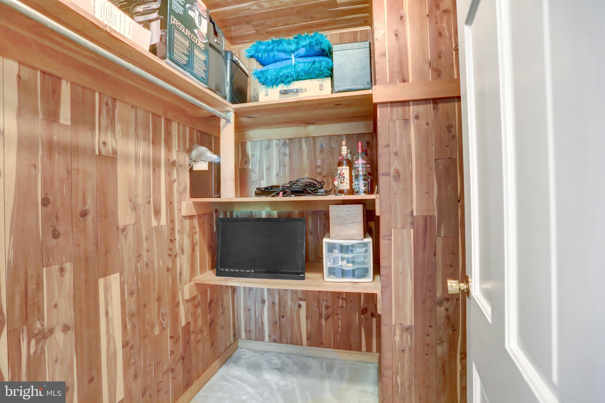 COUNTRY CLUB - Residential