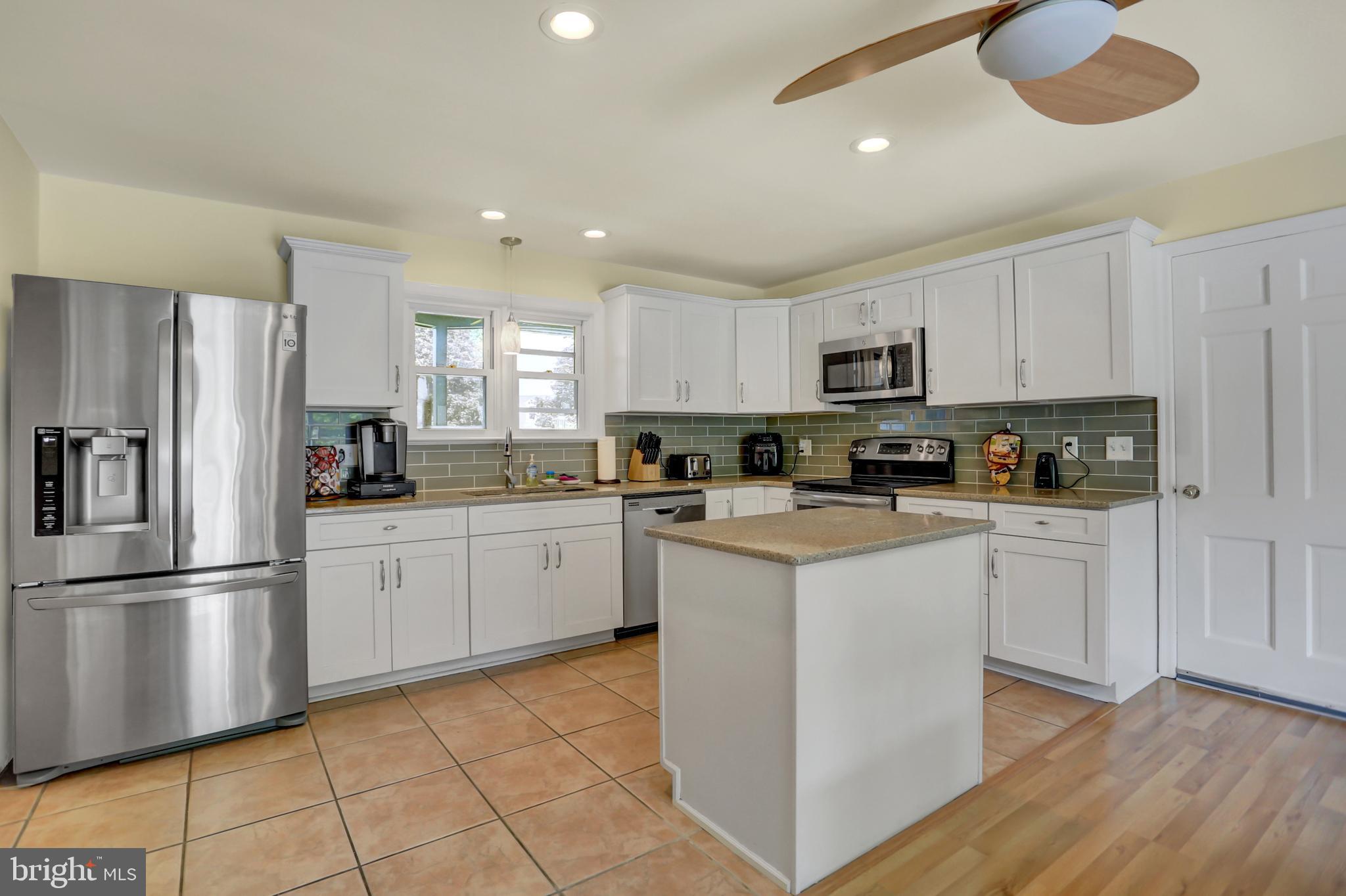 COUNTRY CLUB - Residential