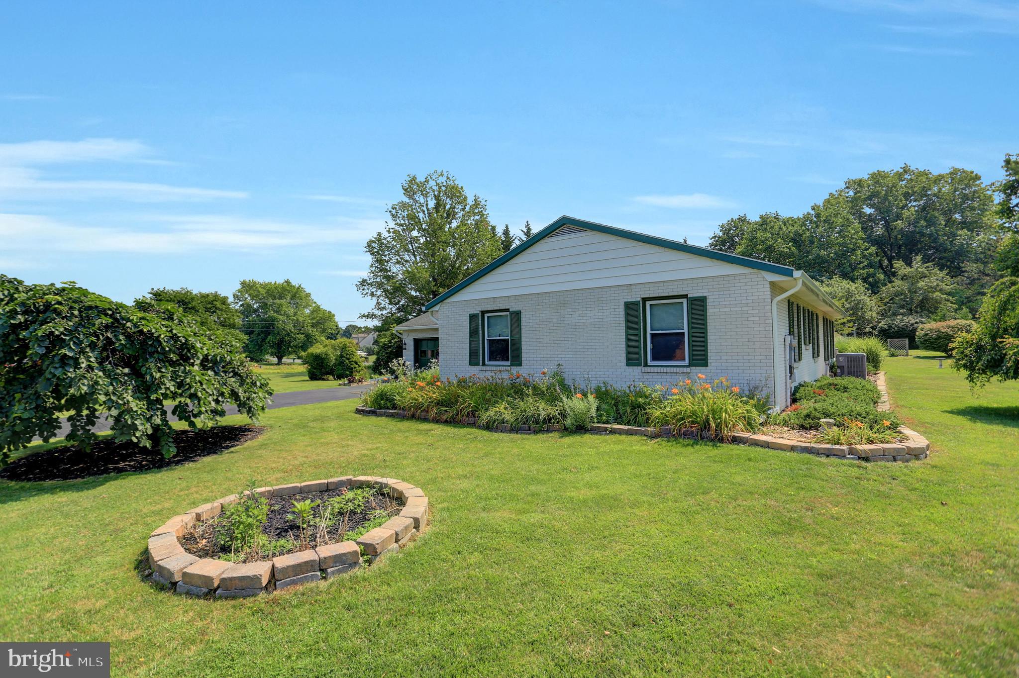 COUNTRY CLUB - Residential