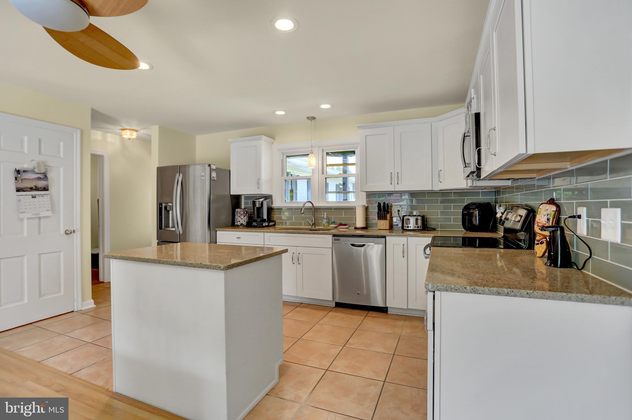 COUNTRY CLUB - Residential