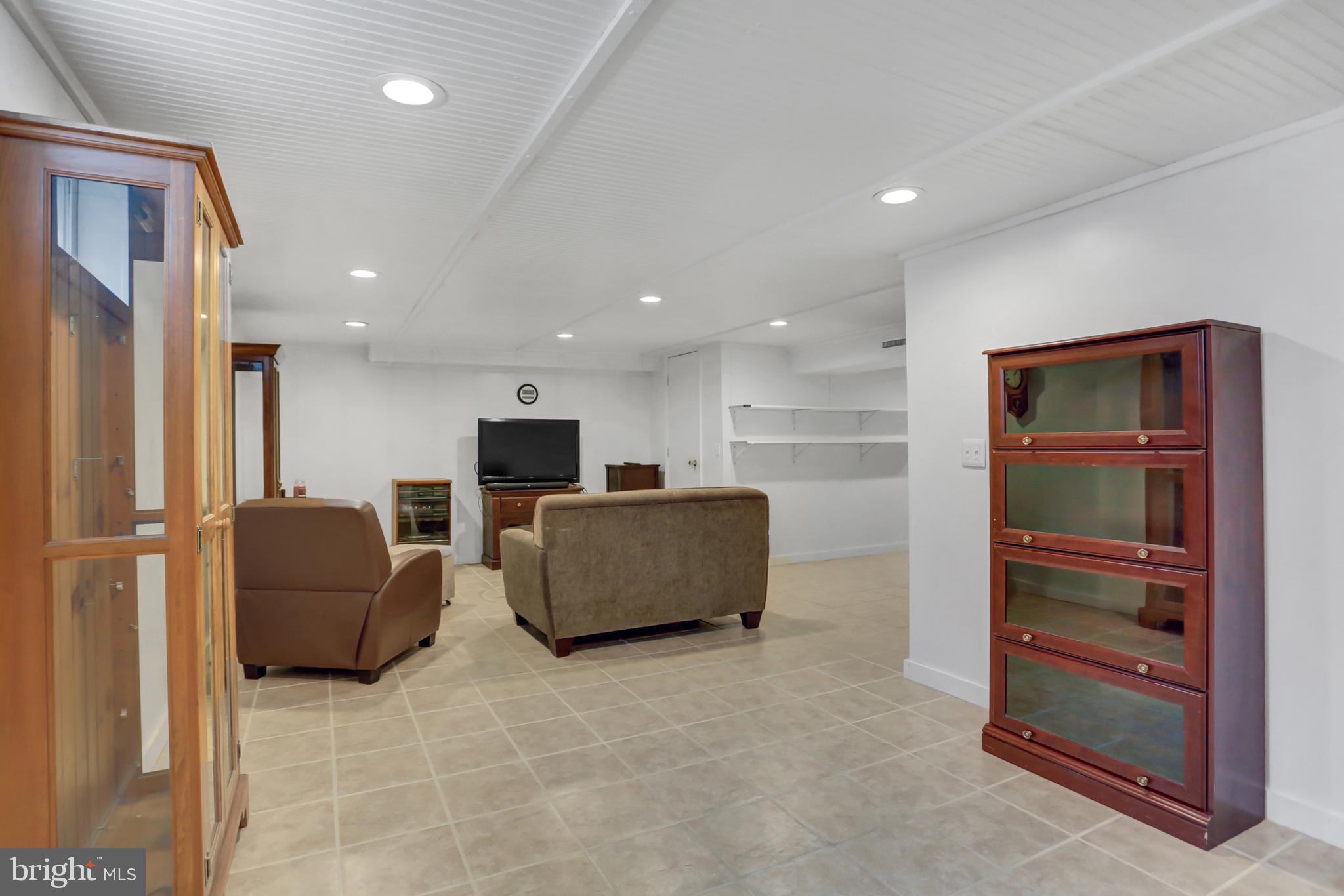 COUNTRY CLUB - Residential