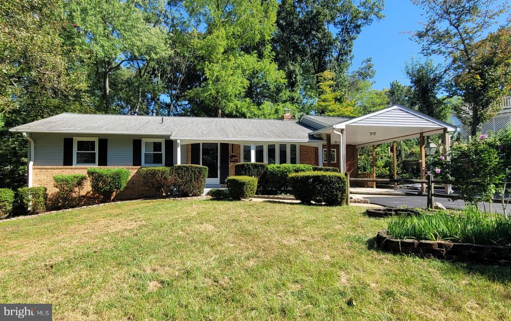 Photo of 2306 Marline Court, WOODBRIDGE, VA 22192 (MLS # VAPW2105746)