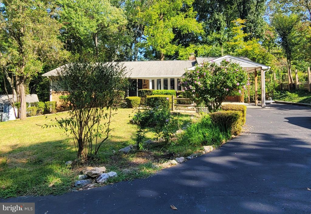 Photo of 2306 Marline Court, WOODBRIDGE, VA 22192 (MLS # VAPW2105746)