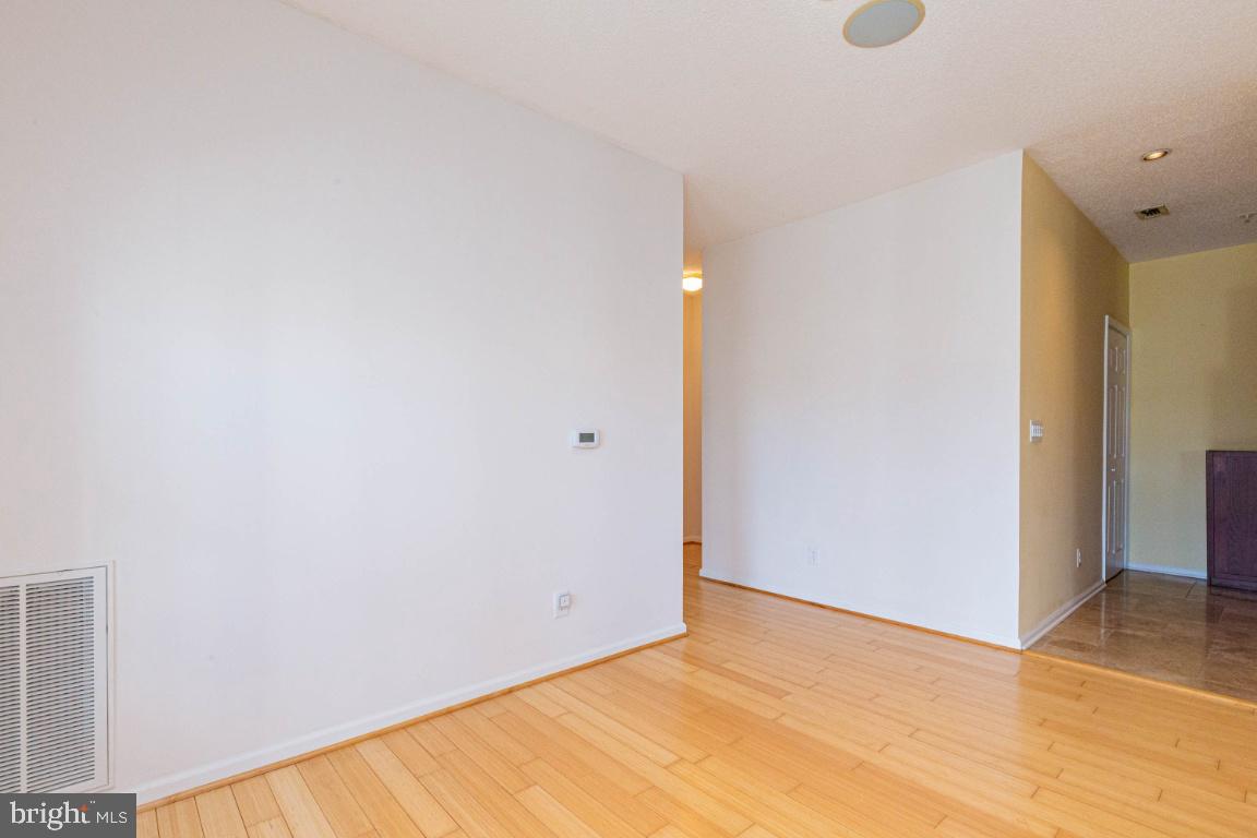 EDGEWATER AT TOWN CENTER - Residential Lease