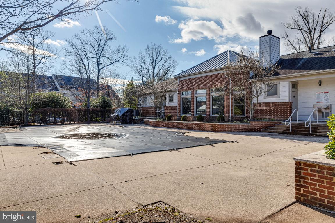 EDGEWATER AT TOWN CENTER - Residential Lease