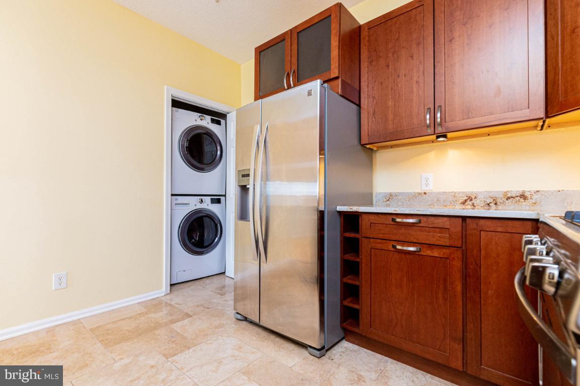 EDGEWATER AT TOWN CENTER - Residential Lease