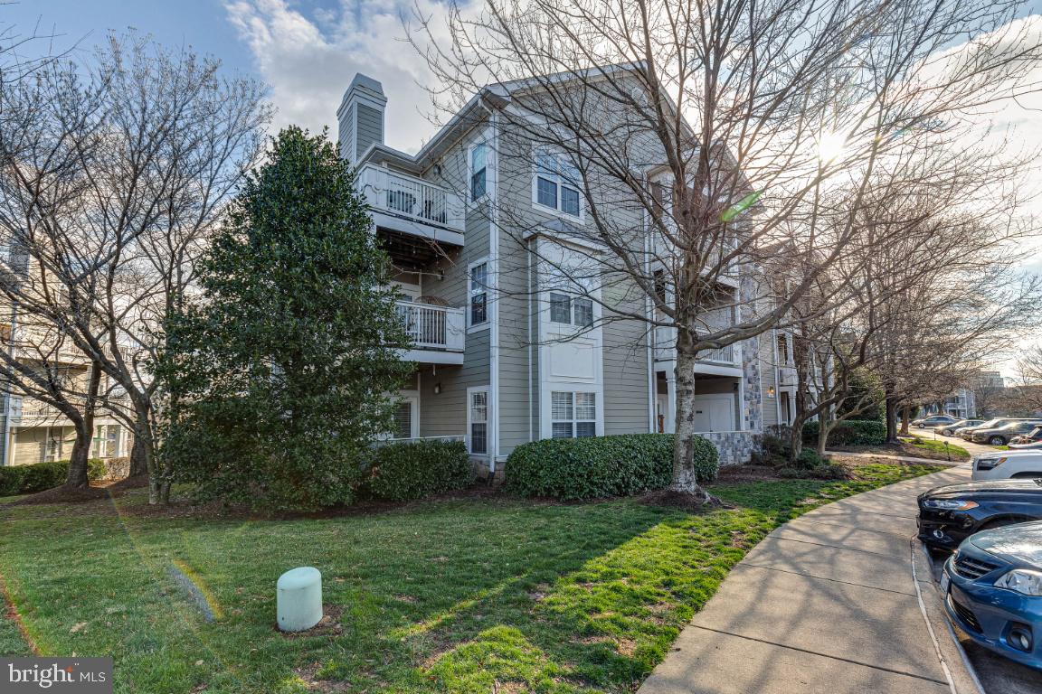 EDGEWATER AT TOWN CENTER - Residential Lease