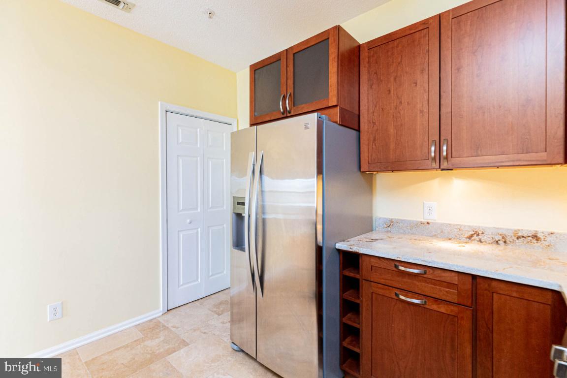 EDGEWATER AT TOWN CENTER - Residential Lease