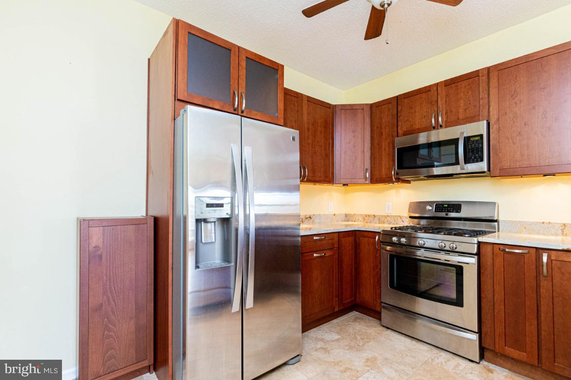 EDGEWATER AT TOWN CENTER - Residential Lease