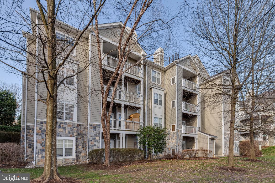 EDGEWATER AT TOWN CENTER - Residential Lease