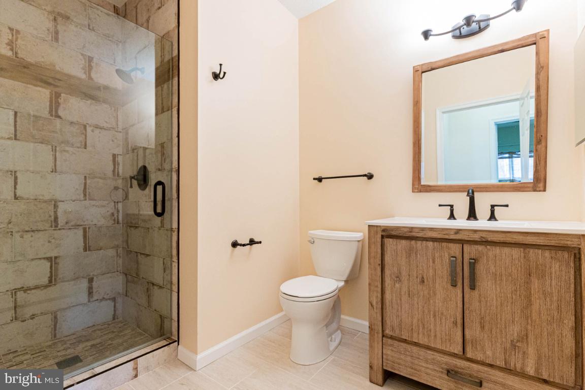 EDGEWATER AT TOWN CENTER - Residential Lease