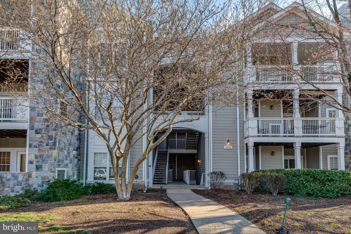 EDGEWATER AT TOWN CENTER - Residential Lease