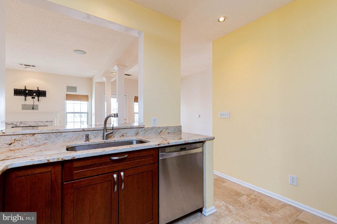 EDGEWATER AT TOWN CENTER - Residential Lease