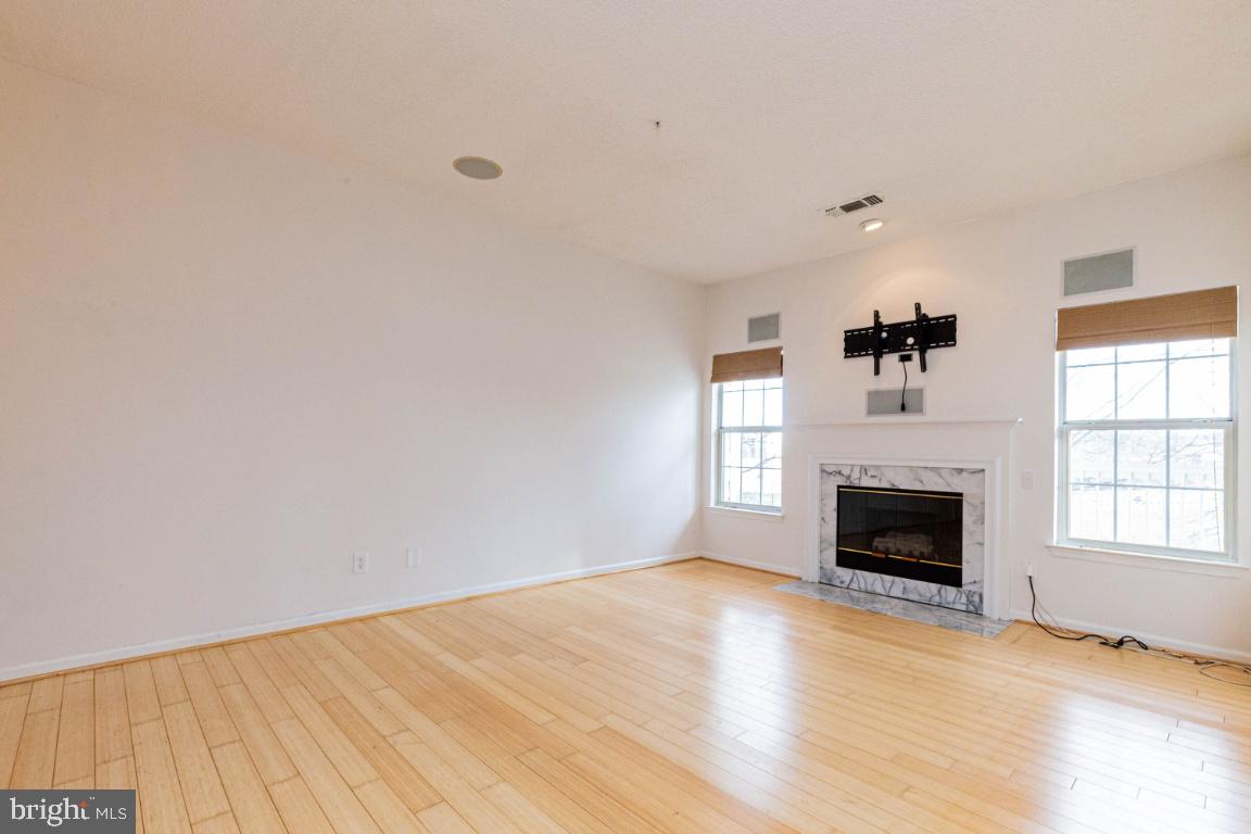 EDGEWATER AT TOWN CENTER - Residential Lease