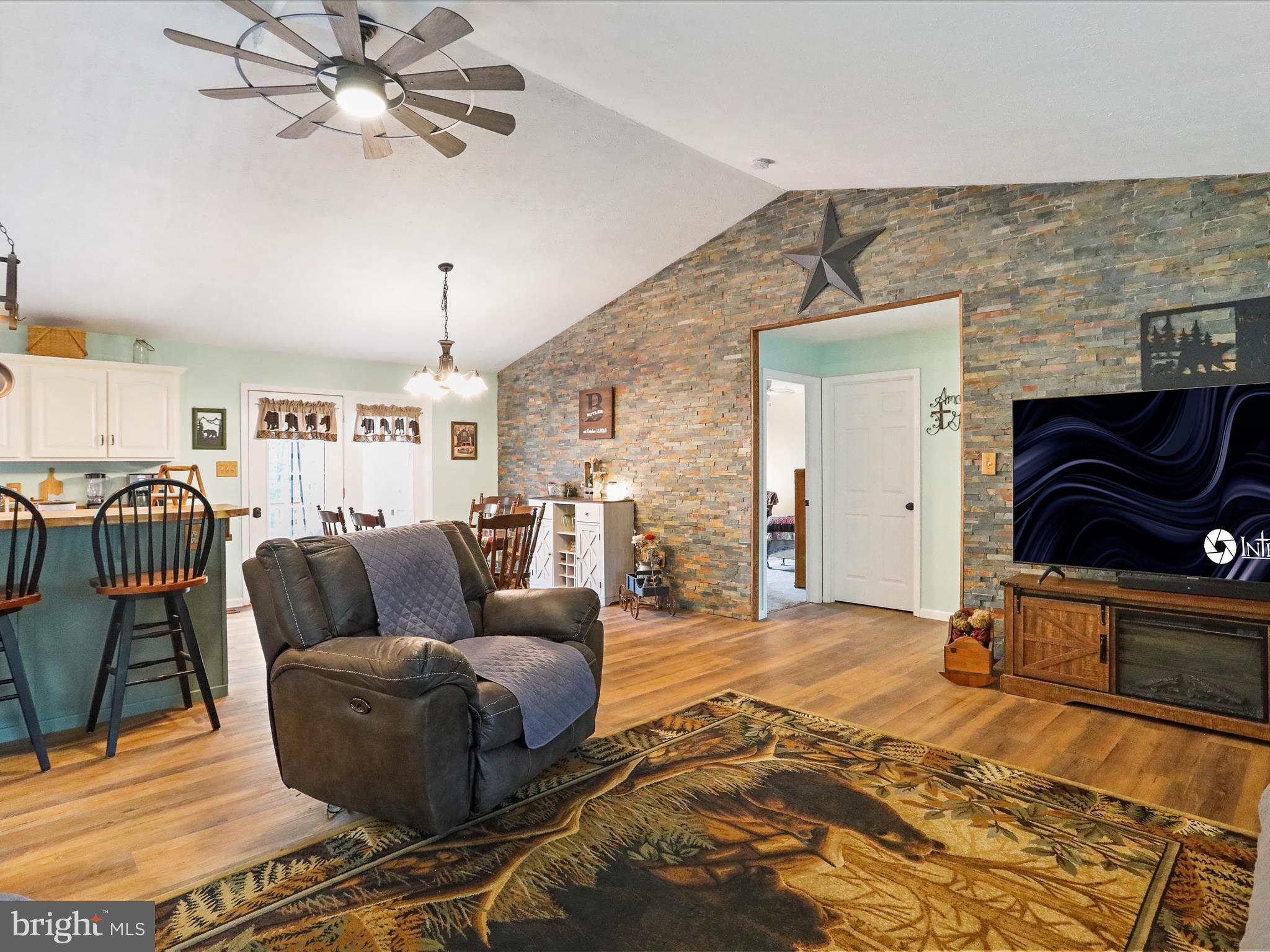 HICKORY CORNER - Residential