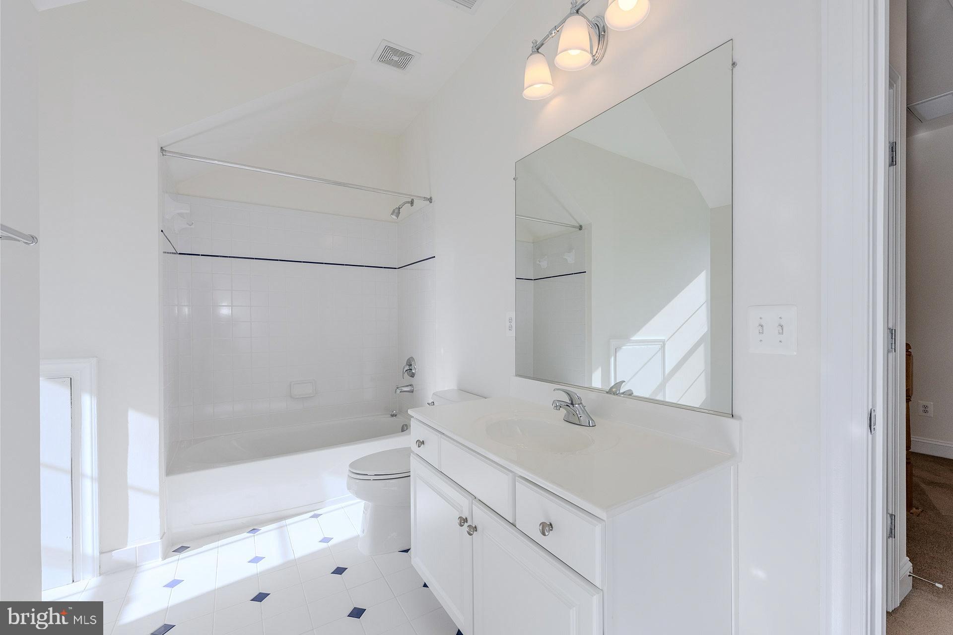 FORTNIGHTLY SQUARE - Residential