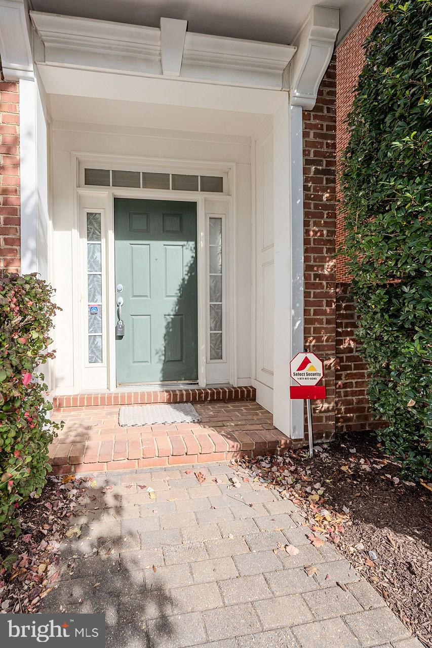 FORTNIGHTLY SQUARE - Residential