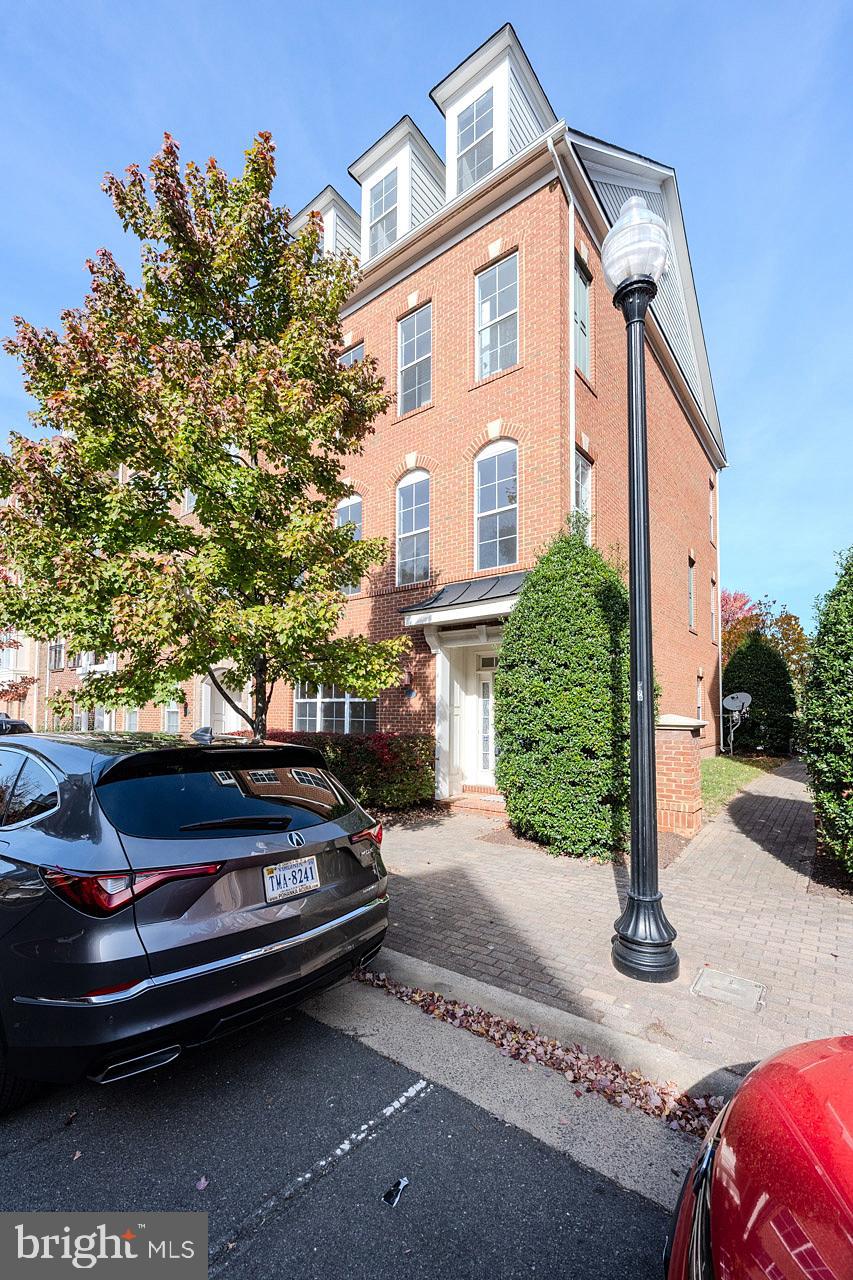 FORTNIGHTLY SQUARE - Residential