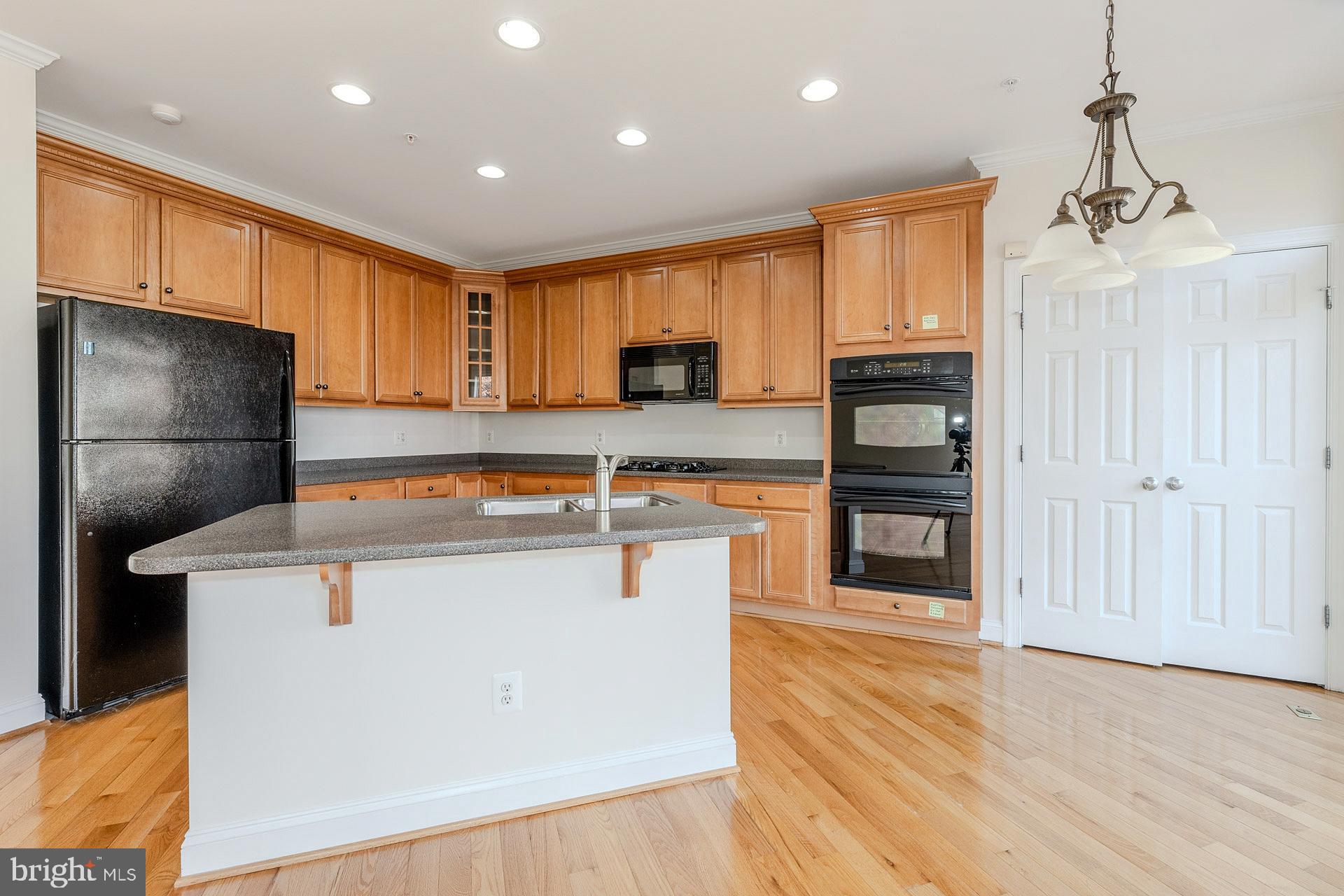 FORTNIGHTLY SQUARE - Residential