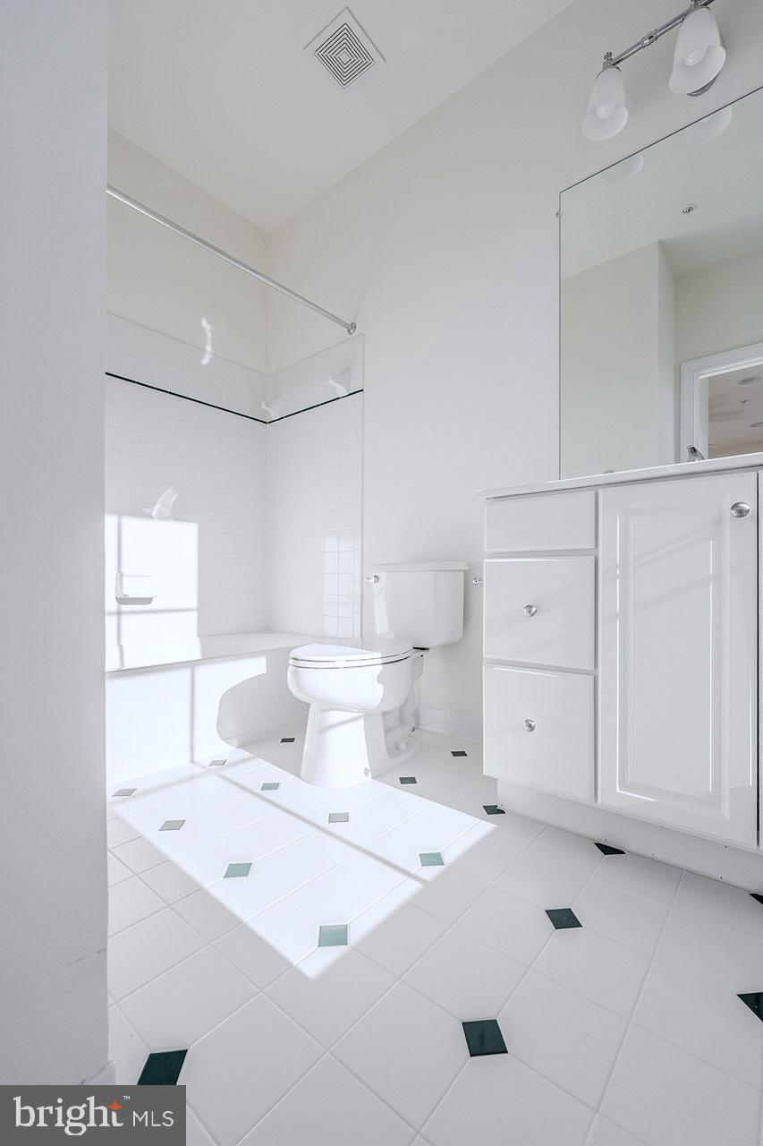 FORTNIGHTLY SQUARE - Residential