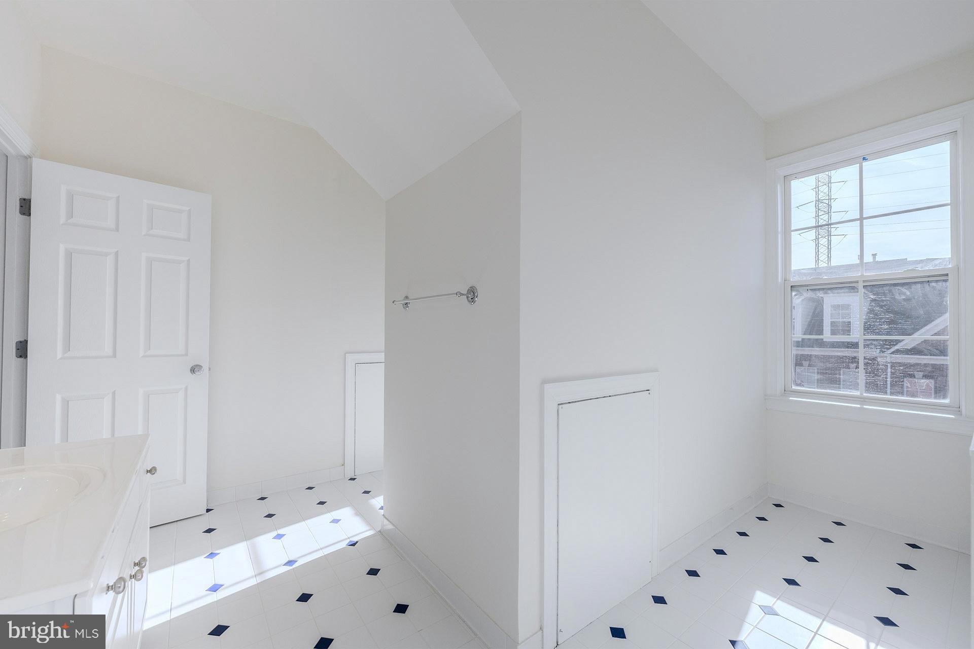 FORTNIGHTLY SQUARE - Residential