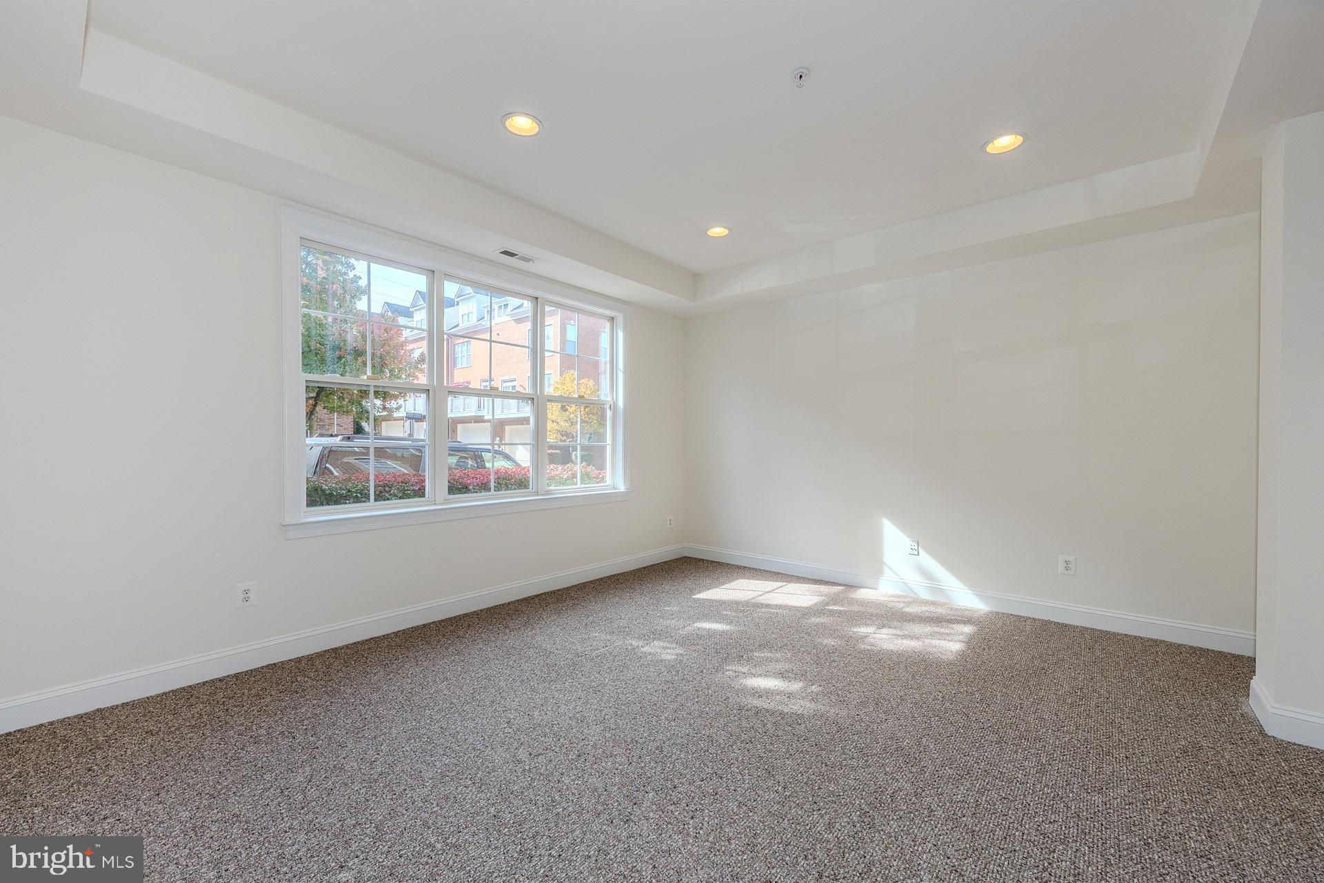 FORTNIGHTLY SQUARE - Residential