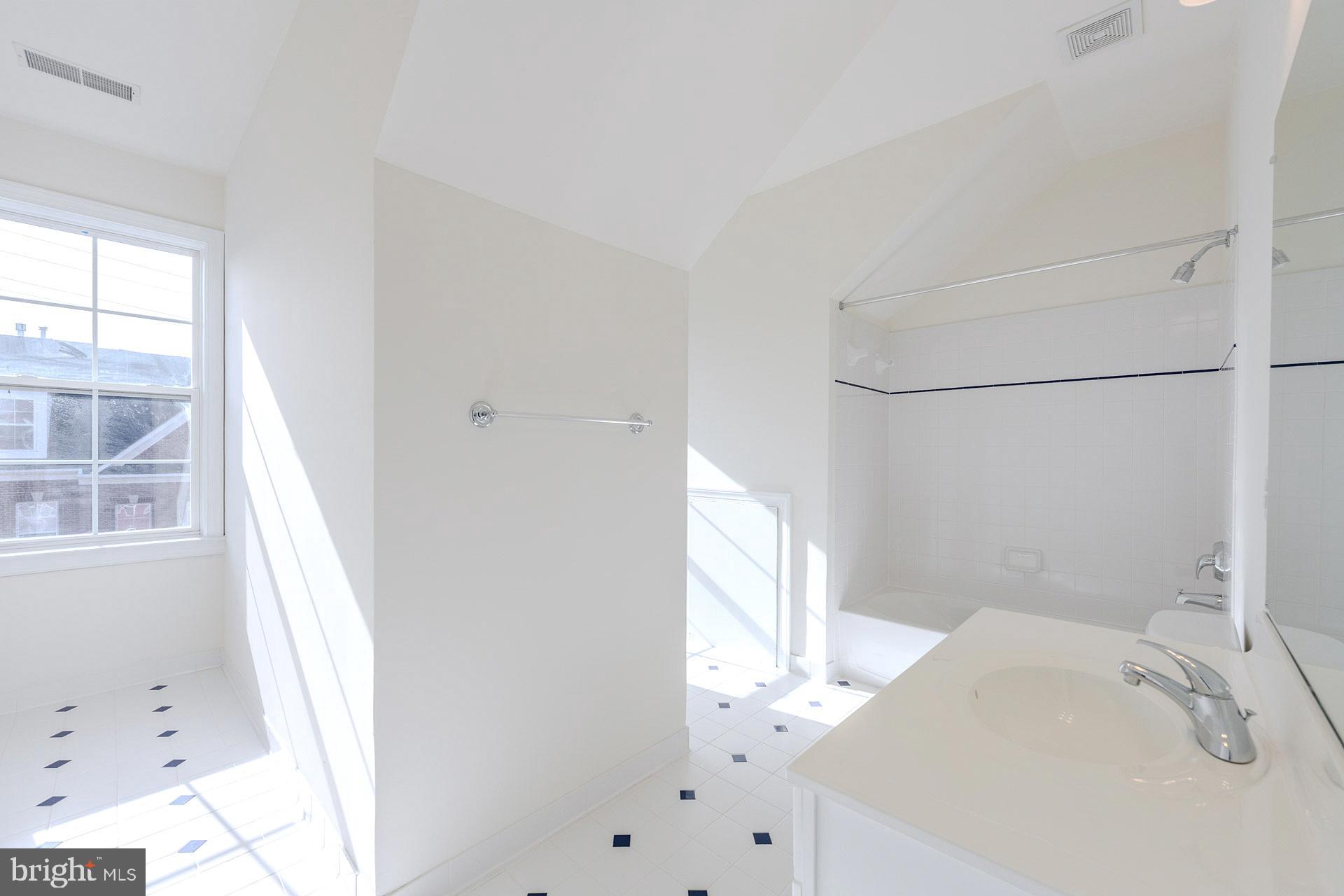 FORTNIGHTLY SQUARE - Residential