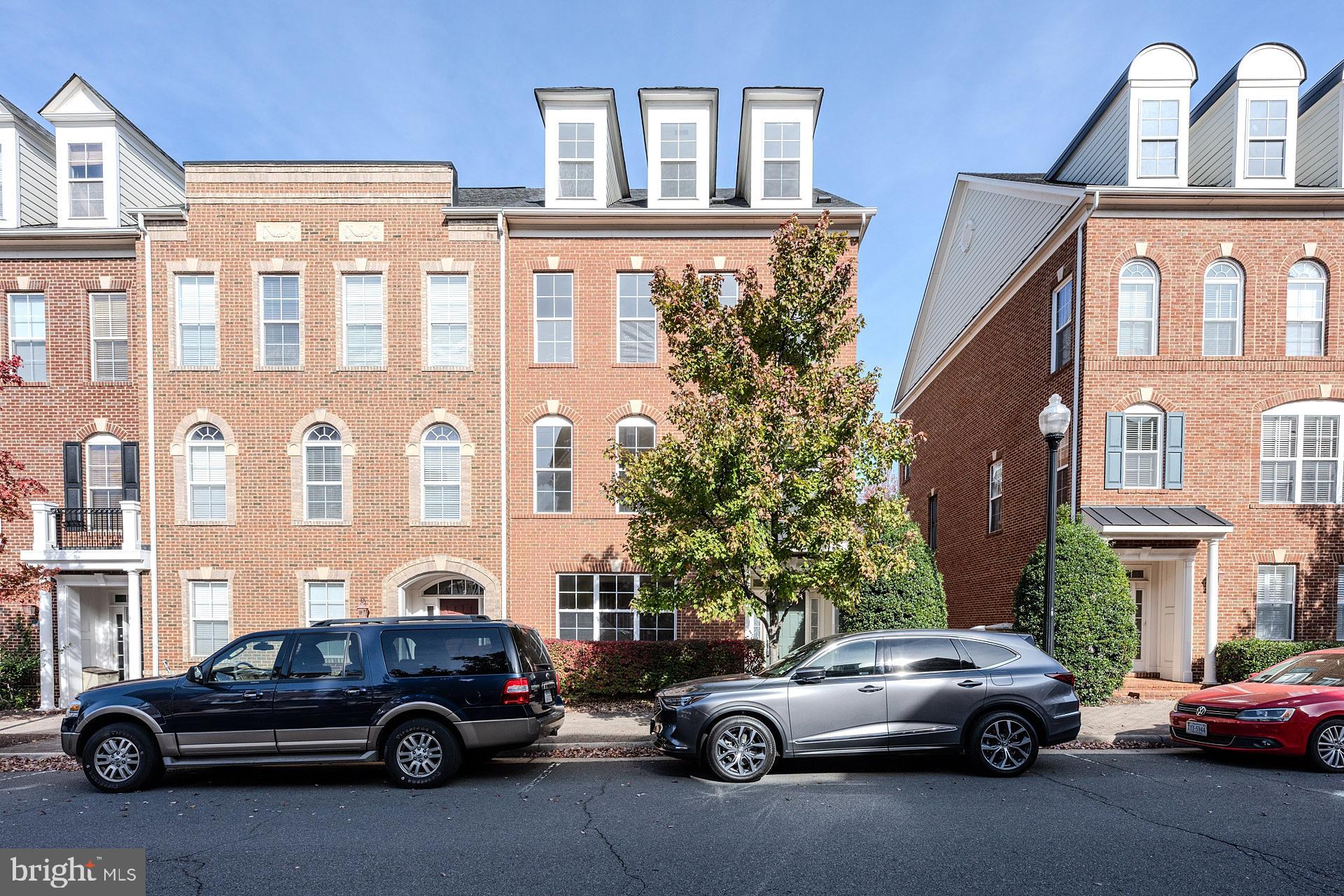 FORTNIGHTLY SQUARE - Residential