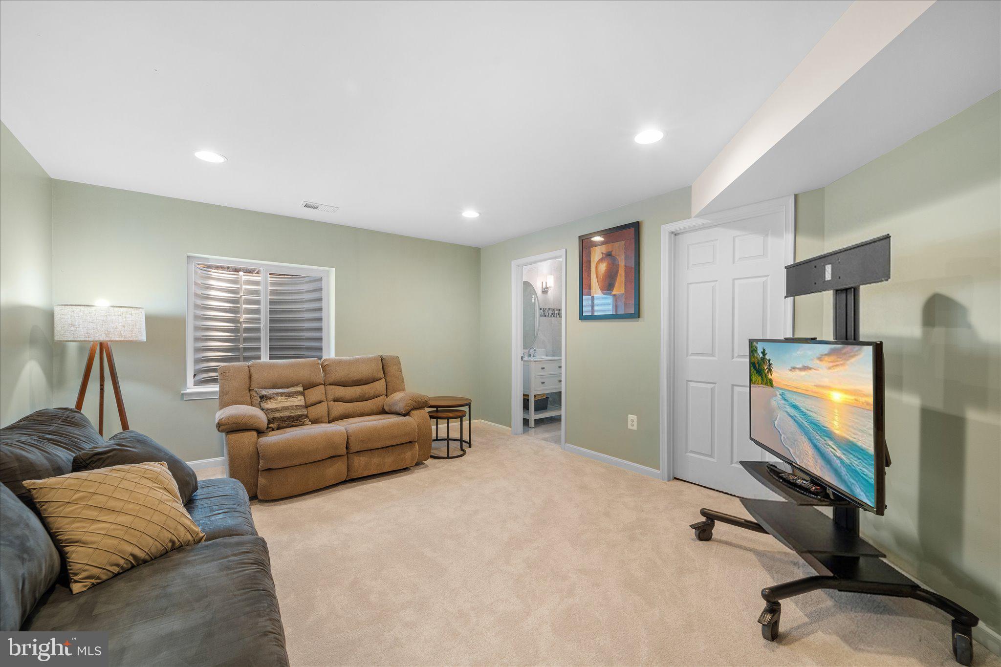 EAGLES POINTE - Residential